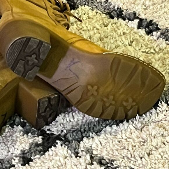 🎉HP🎉 EUC Rare Vintage Dr. Martens Boots - Picture 10 of 16